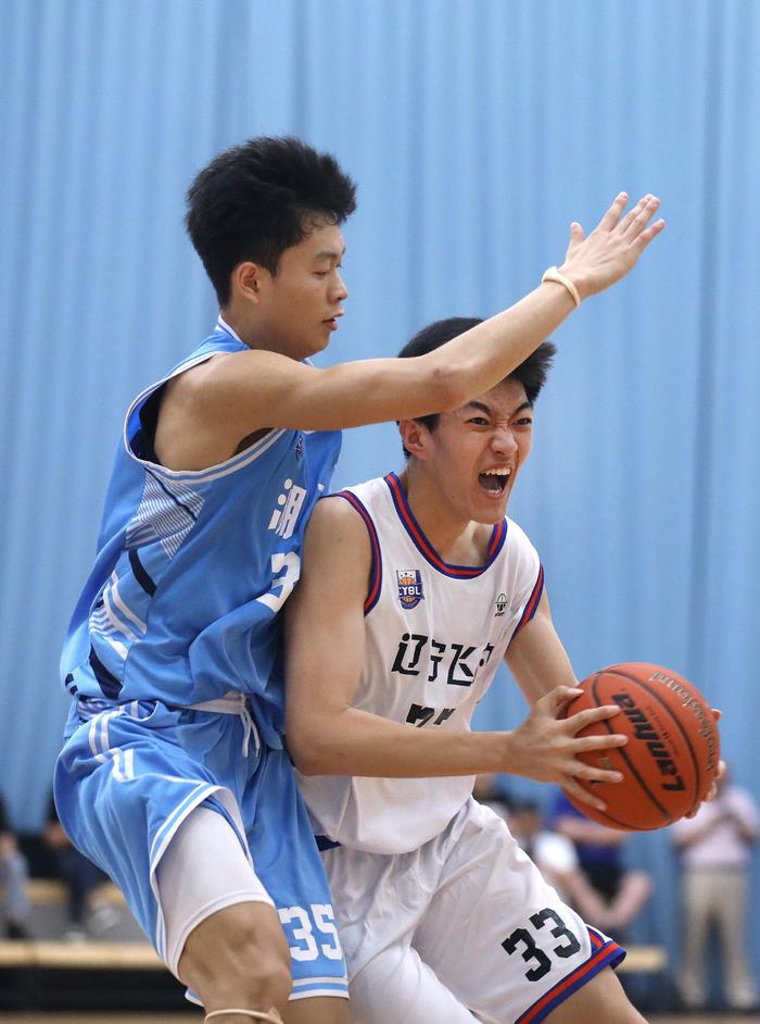 爱游戏入口-关于友谊赛巅峰对决！东城烈马队惊险晋级渝州风暴队，篮球赛场再起波澜；二次进攻频频奏效的信息