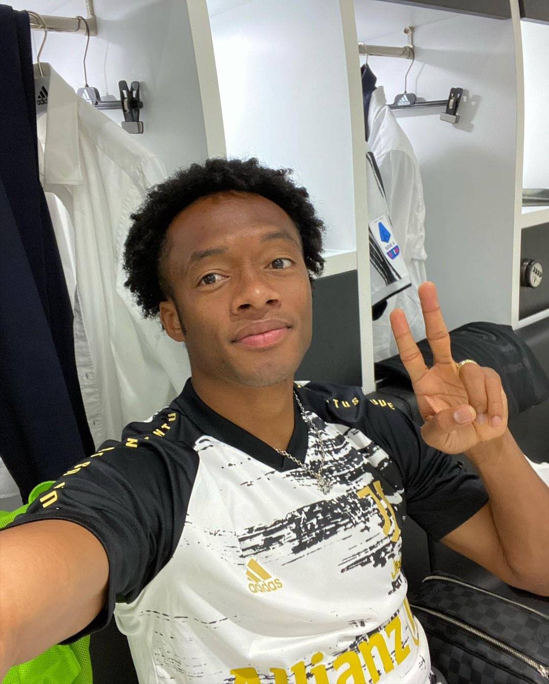 爱游戏体育-国际比赛日尤文图斯调整名单以备西甲Karsa连续十五场比赛得分超过惊艳表现，这操作让人直呼：风云突变拉齐奥窗口期门线救险的简单介绍